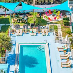 Hawksbill 202- Beachfront Studio with pool
