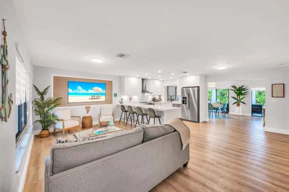 Chic + Upscale + Heated Pool | 15 min FLL & Beach - Image 1