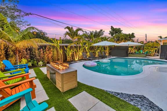 2 Homes Together, HTD pool, Jacuzzi, Fire pit - Image 1