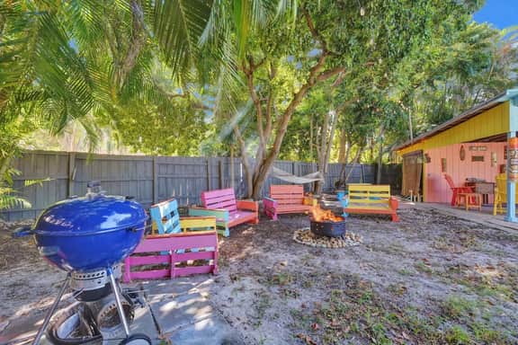 Tiki Lounge + Pool | 5 min to Beach & Las Olas - Image 4