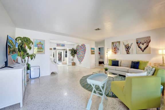 Tiki Lounge + Pool | 5 min to Beach & Las Olas - Image 2